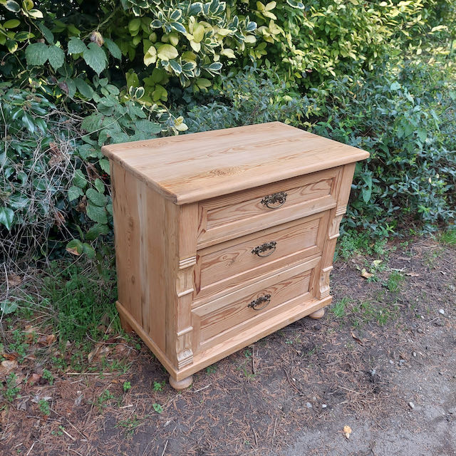 Small Antique Pine Chest of Drawers with 3 Drawers
