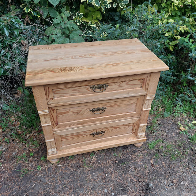Small Antique Pine Chest of Drawers with 3 Drawers