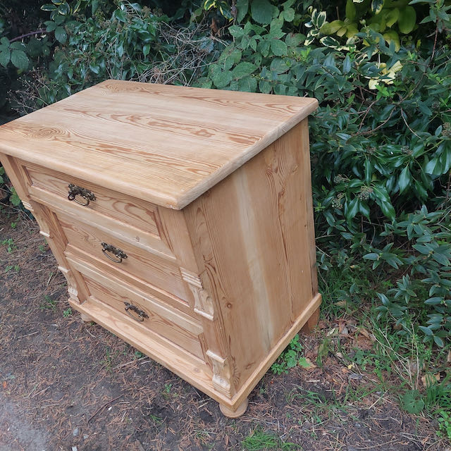 Antique Pine Chest of Drawers - 3 Drawers